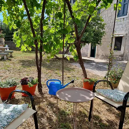 Enjoy Split, New In The Center With A Private Garden 스플리트
