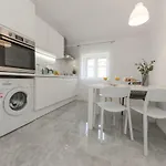 شقة Enjoy Split, New In The Center With A Private Garden *