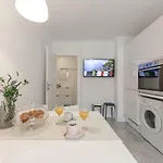 شقة Enjoy Split, New In The Center With A Private Garden