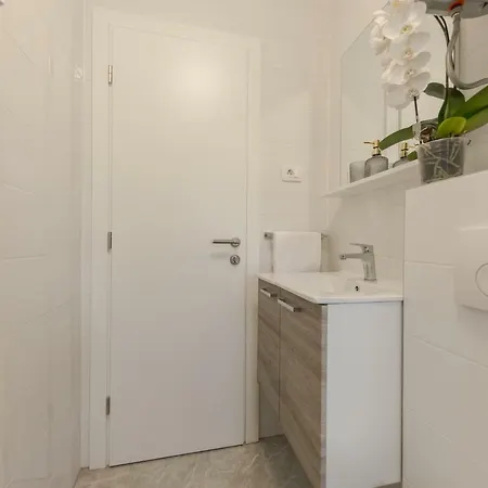 Apartman Enjoy Split, New In The Center With A Private Garden Split