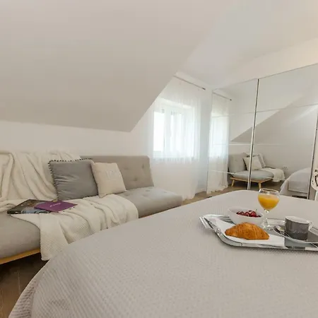 Enjoy Split, New In The Center With A Private Garden Apartman