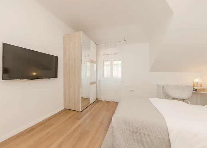Enjoy Split, New In The Center With A Private Garden Apartament *