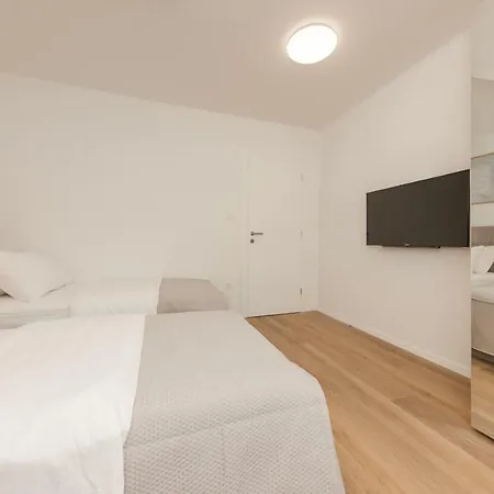 Enjoy Split, New In The Center With A Private Garden Appartamento