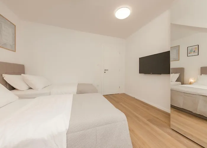 Enjoy Split, New In The Center With A Private Garden アパート