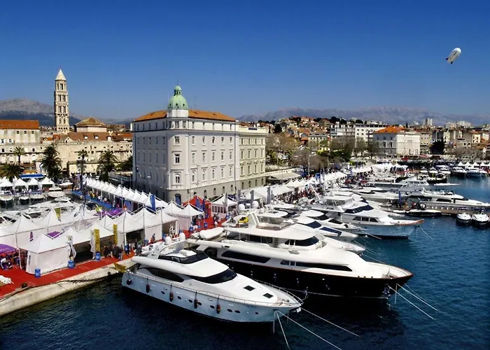 Enjoy Split, New In The Center With A Private Garden アパート