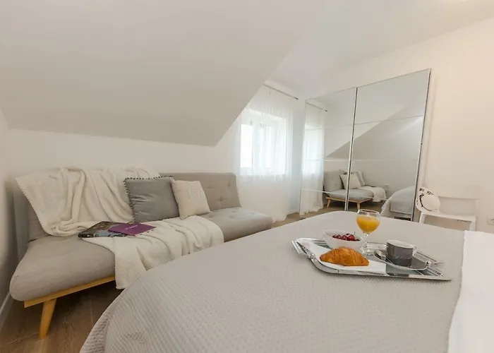 Enjoy Split, New In The Center With A Private Garden アパート